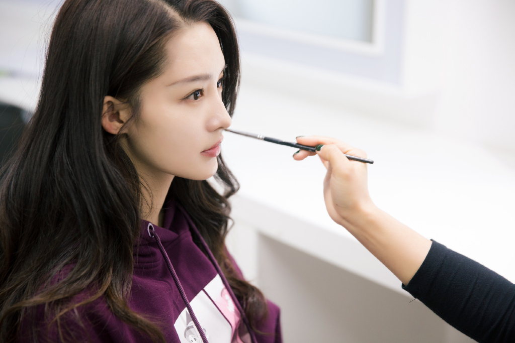 李沁性感唯美上妆照图片