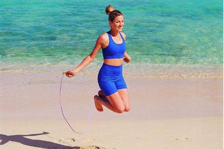 减肥跳绳的好处及最佳时间，每天坚持20分钟瘦身效果惊人