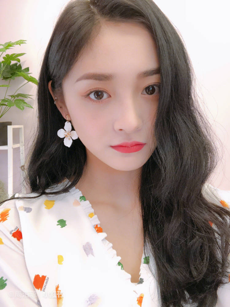 周洁琼的体重有多少斤 美腿几乎占据一半体重