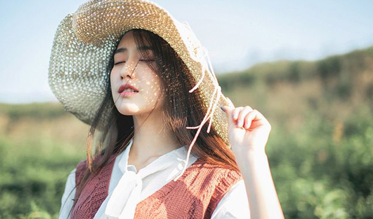 女生不反感男生搂腰 注意了女生这些可能是在进行暗示