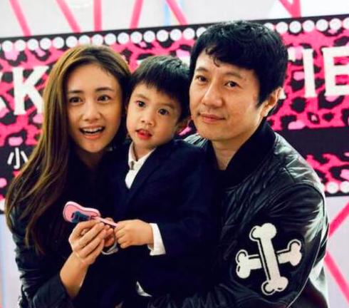 结婚便是后母的女星，她被继女欺负也罢了，她甚至被亲儿子欺负！