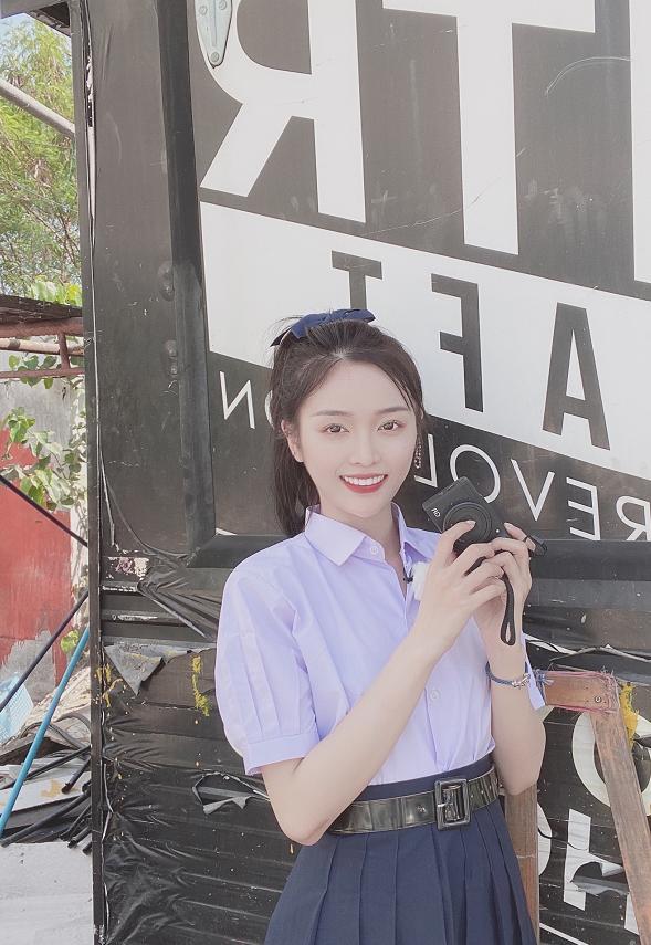 吴宣仪166身高却穿出了176的高度,腿长就占1米5