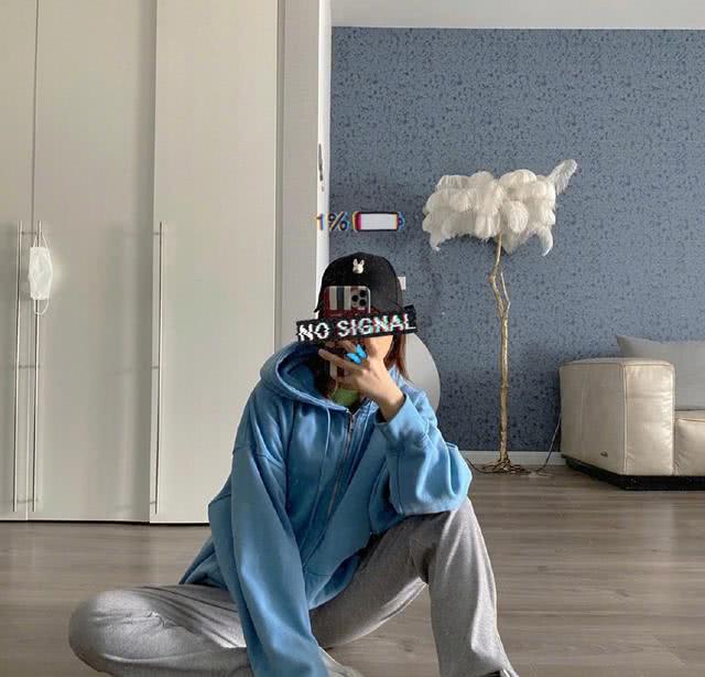 宋慧乔、张钧甯、刘亦菲2020穿衣搭配示范!原来今年穿蓝色才是最有品位的