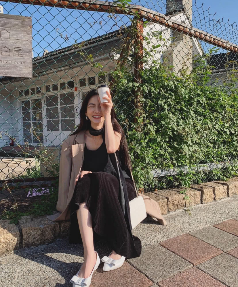 沈梦辰周雨彤示范春日穿搭 不但抢眼还招桃花！堪称行走的直男斩