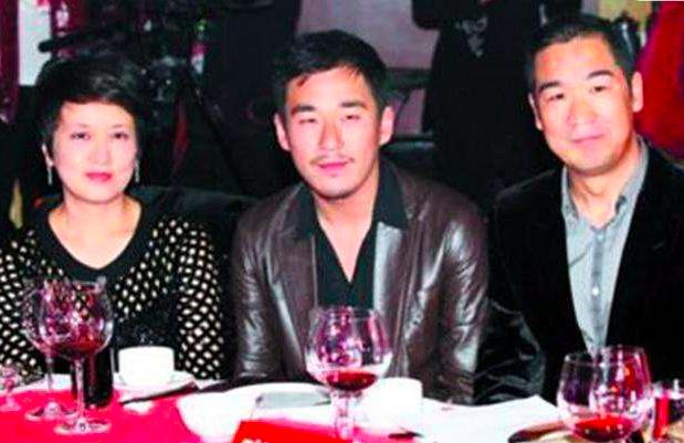 结婚便是后母的女星，她被继女欺负也罢了，她甚至被亲儿子欺负！