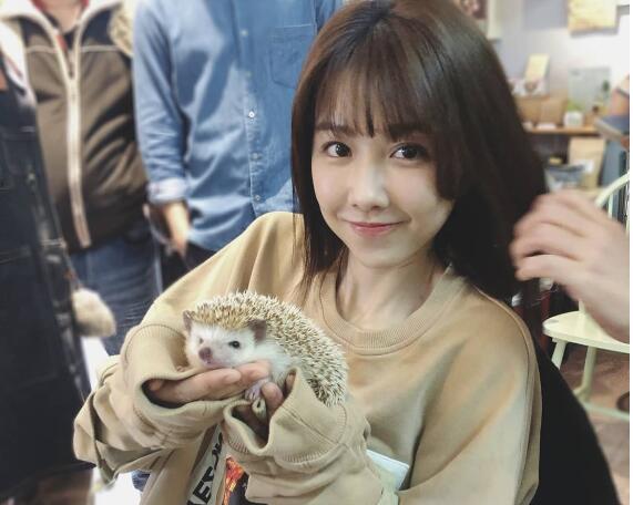 邵雨薇的老公是谁？女神婚纱开深V是要嫁了吗