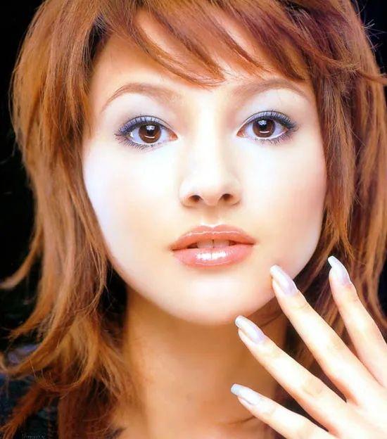 日本混血女星桥本丽香！曾经影视剧性感造型惹人垂涎