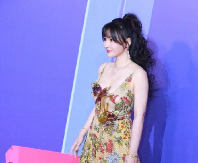 柳岩为什么还没结婚 身材火辣人品孝顺好姑娘却不被人珍惜