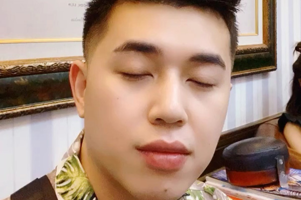 李佳琦的小助理是哪里人 被直播带火成小网红