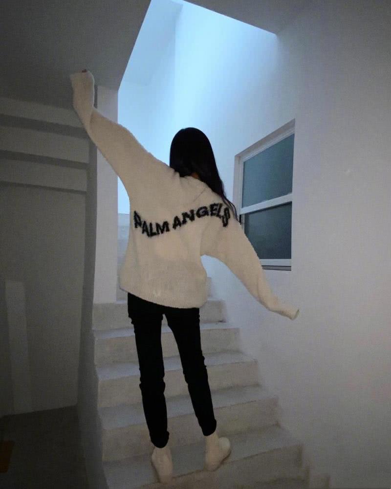 虞书欣穿“鳞片裙”魅惑至极，本以为是小萝莉一枚，没想到身材太有料