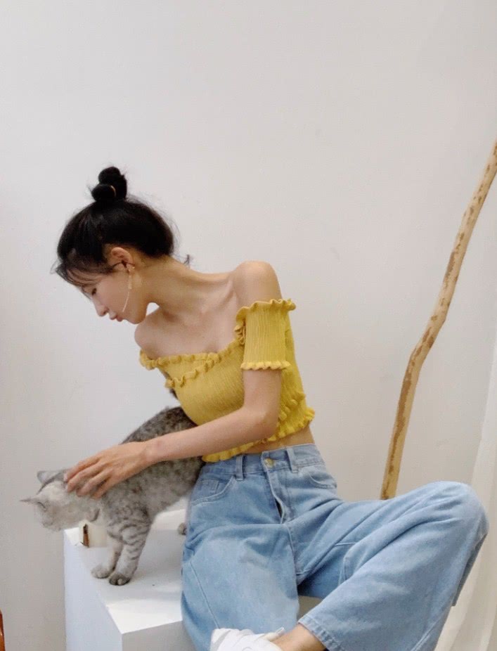 张予曦上衣只穿15厘米,秀出漫画腰好身材无人能敌