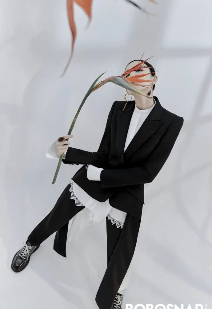 古力娜扎全新大片演绎冷酷职场美人，西装革履气场太强