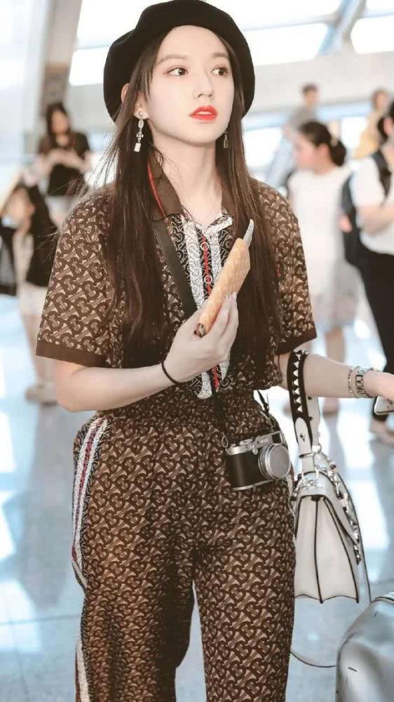 什么叫做微胖美?看到程潇穿女仆装才知道,原来胖也可以很惊艳