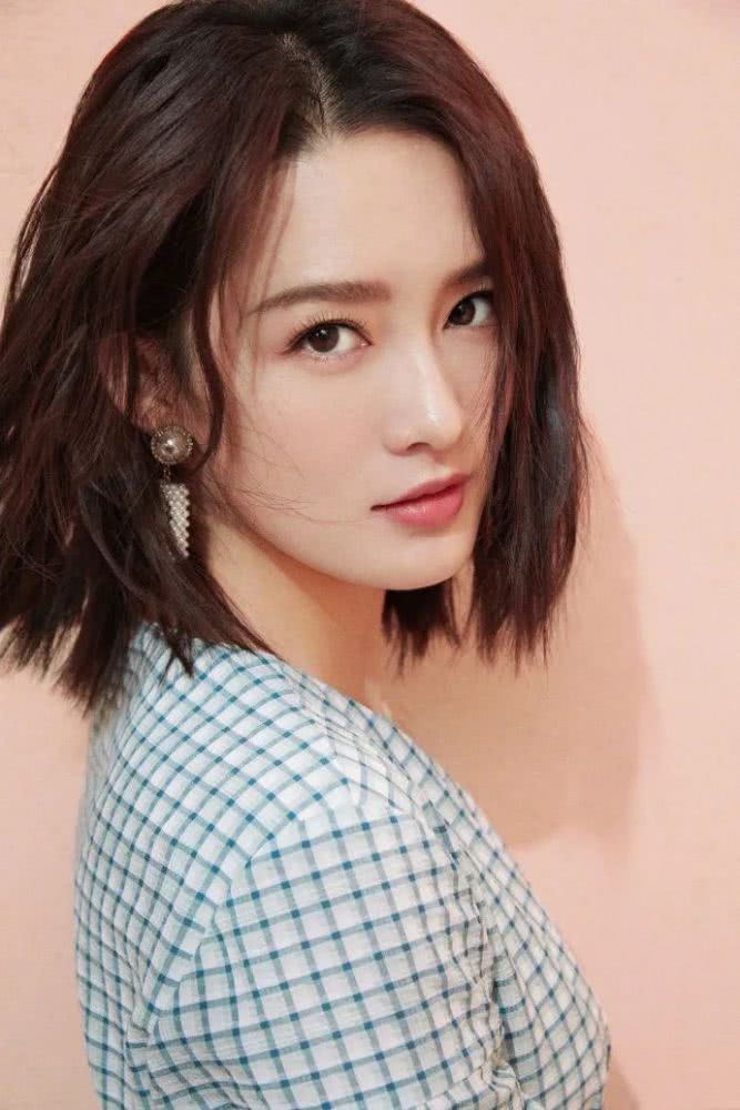 李沁的长发到底有多平庸?看她现在的短发又飒又美就知道了