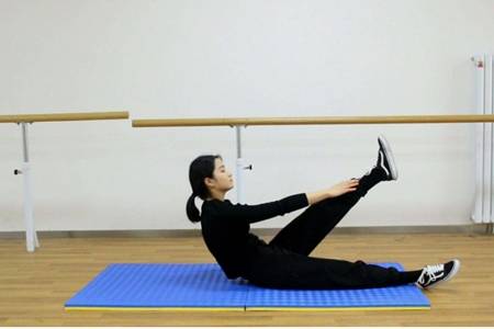 学生三天瘦成筷子腿动作，学生党瘦腿的五个方法