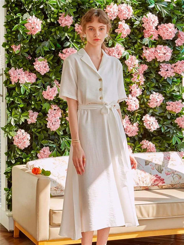 女人不管身材多好,这“4种”裙子再火都别穿,上身显廉价没气质