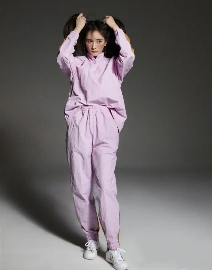 杨幂顶着“高原红”拍时尚杂志,高级感一点都不差