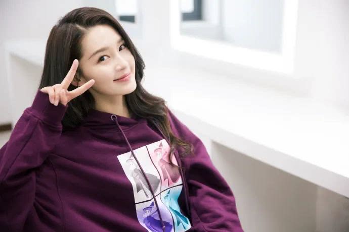 李沁的长发到底有多平庸?看她现在的短发又飒又美就知道了