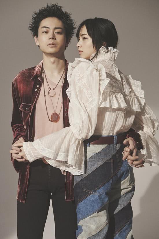 小松菜奈大换风格，粉色连衣裙满屏的少女感