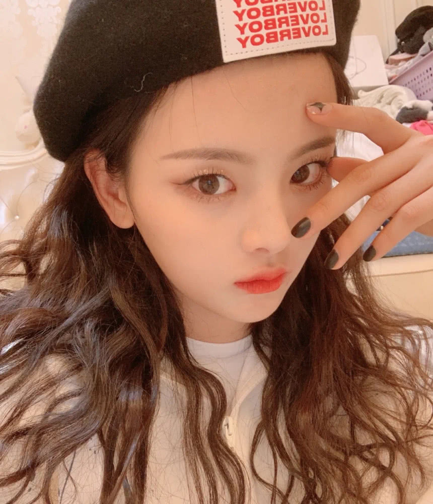 杨超越人气越来越高！小仙女的精致生活，从私服穿搭就能看出