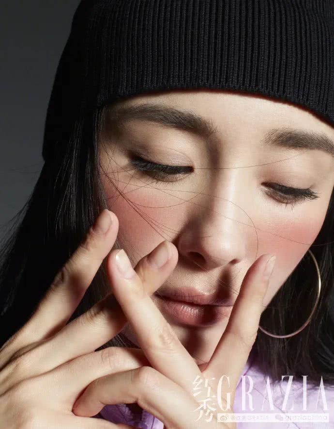 杨幂顶着“高原红”拍时尚杂志,高级感一点都不差