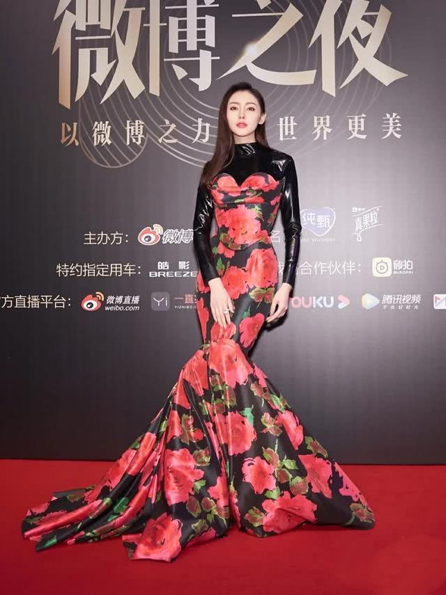 张天爱拉踩江疏影？看她穿包臀裙后我不信了，有这身材还用拉踩？