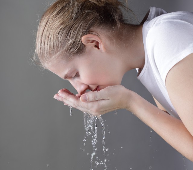 白糖水洗脸能美白吗?告诉你用白糖水洗脸的注意事项