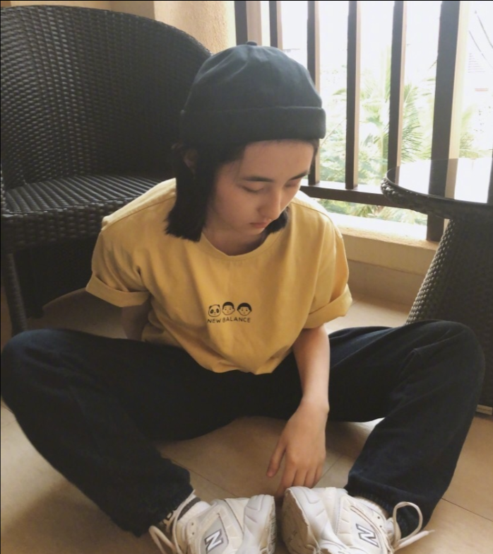 国民妹妹张子枫穿基础款照样惊艳,能火不是没有理由的!