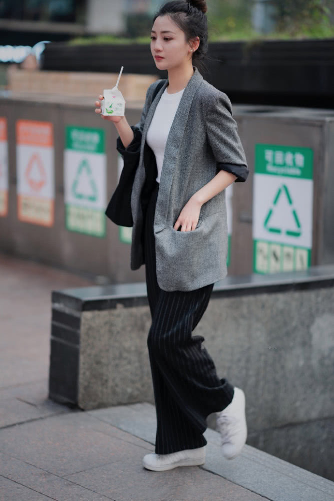 还在单穿小西装?走混搭路线才是王道,帅气又有女人味!