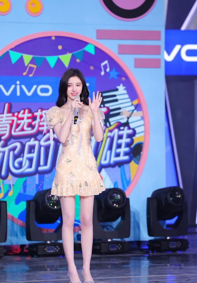 淡黄色公主风连衣裙造型大PK，鞠婧祎完胜欧阳娜娜吴宣仪