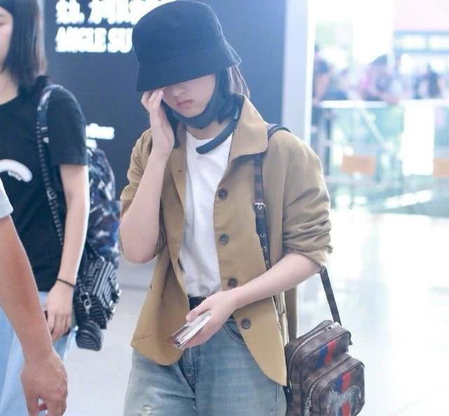 张子枫太会穿，私服礼服随意拍，妹妹真好看