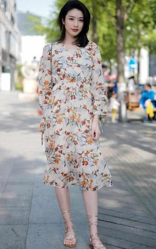 春夏必备小裙子，直男们最喜欢的款式，高级显瘦又撩人！