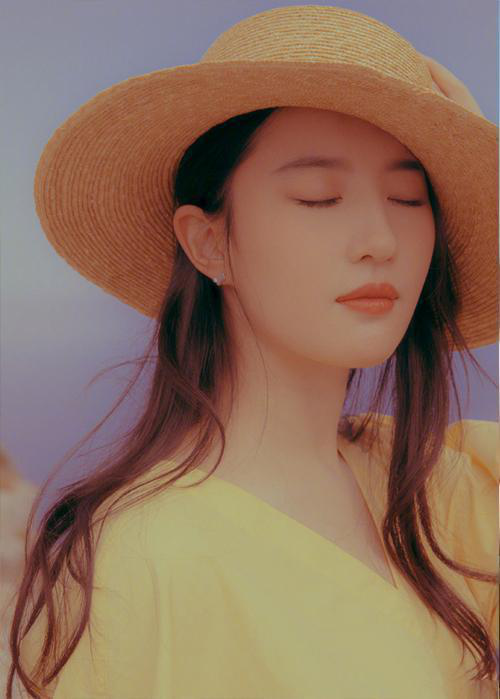 女星淡黄色长裙穿搭大赏,倪妮大气优雅,热巴精致像小公主