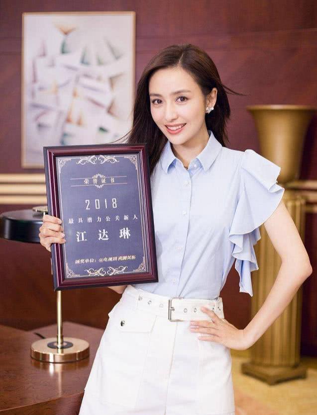 今年超火的刘海发型,减龄显脸小明星潮人都爱它
