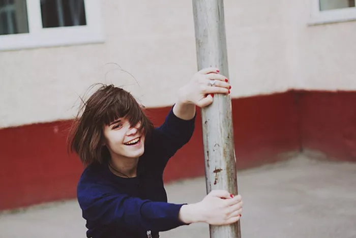 在厨房公公突然挺入 在厨房爽湿了一大片