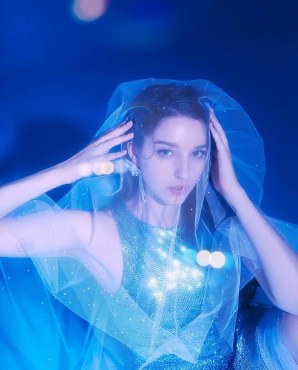 笑起来融化人的俄罗斯妹子，神仙颜值+精灵造型太美丽