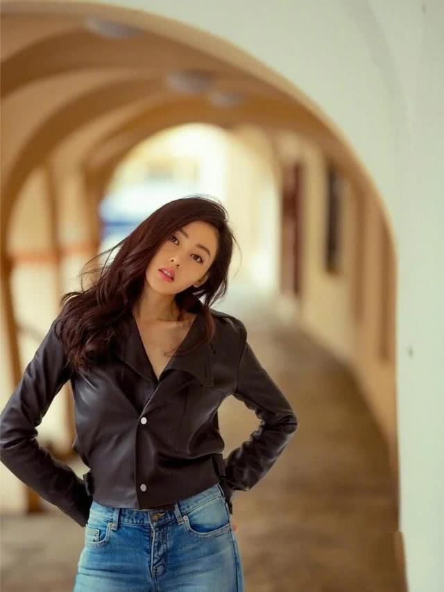 张天爱拉踩江疏影？看她穿包臀裙后我不信了，有这身材还用拉踩？