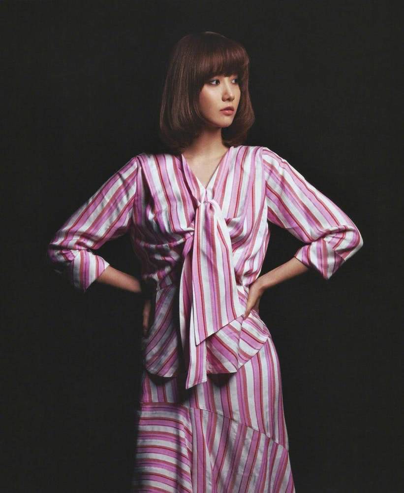 林允儿大变风格，顶厚重假发造型非主流，齐刘海真没有认出来