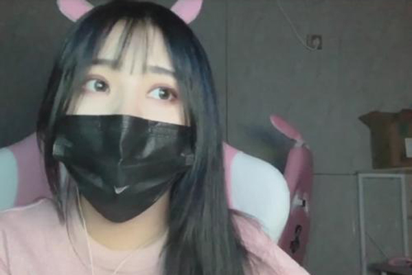 一条小团团在哪直播 首次露脸直播看到照片后就心动了