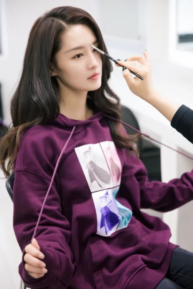 李沁的长发到底有多平庸?看她现在的短发又飒又美就知道了