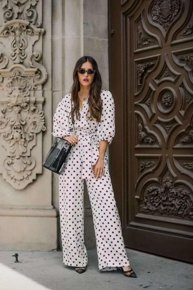 枕头搭配皮带,这场大火的趣味挑战,大概与ONE-PIECE穿搭同个门派?