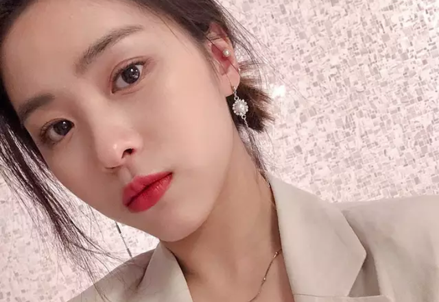 吃定了这个颜！甜美容颜清纯风，网友心目中的女友系正妹