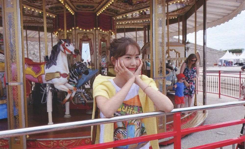 林允儿大变风格，顶厚重假发造型非主流，齐刘海真没有认出来