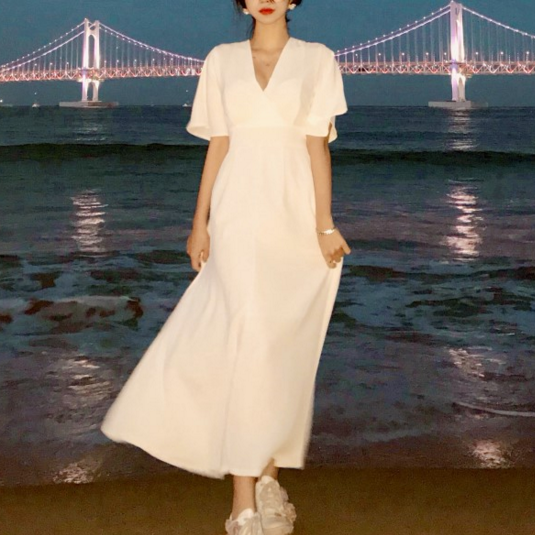 春夏必备小裙子，直男们最喜欢的款式，高级显瘦又撩人！