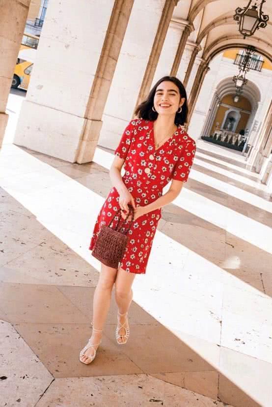 “微胖”女生必备！走路带风的“茶歇裙”让法式优雅点亮春夏