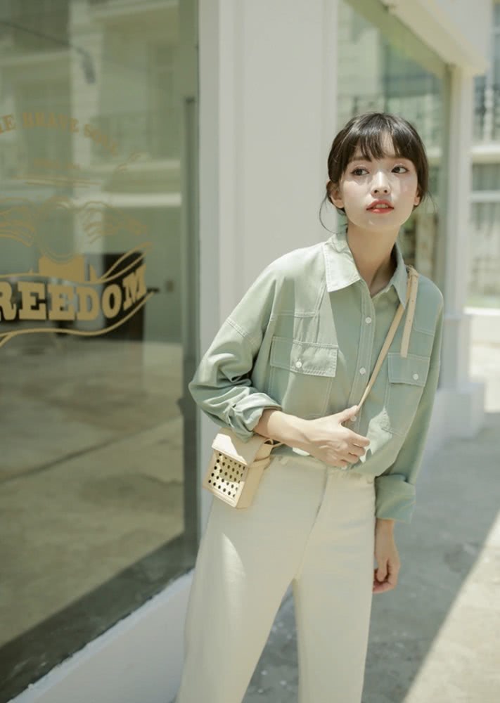 看韩国小姐姐2020春天如何完美诠释CHIC风，休闲又有气质！