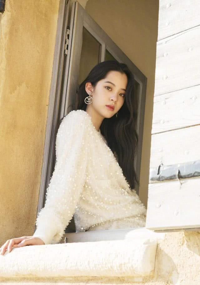 欧阳娜娜晒最新穿搭,网友大呼被惊艳