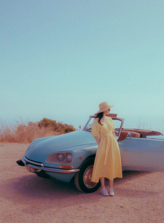 女星淡黄色长裙穿搭大赏,倪妮大气优雅,热巴精致像小公主