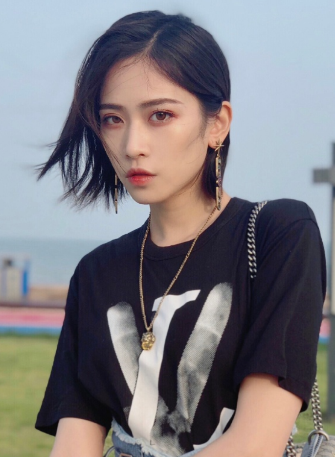 《庆余年》女帝脱下龙袍长啥样？穿炫腹装配芭比粉裤又美又飒