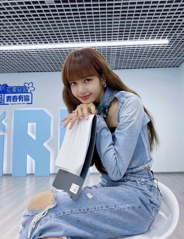 “人间芭比”LISA时尚穿搭合集，果然是百变女神